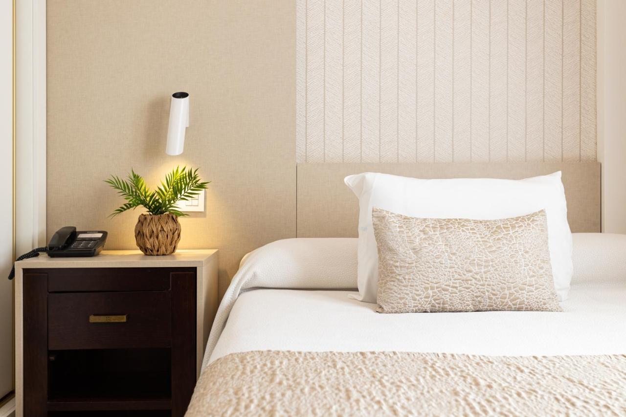 Small Double Room,1349879359:JPEG